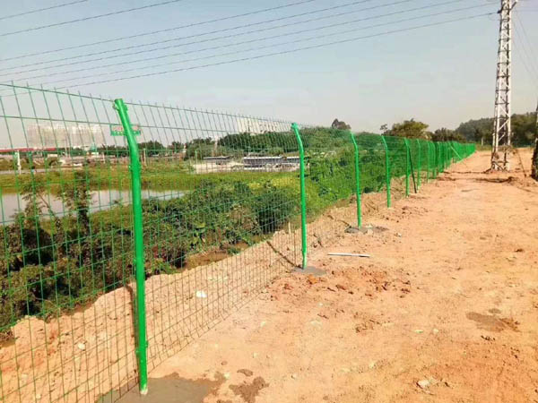 雙邊絲護(hù)欄網(wǎng)價格 雙邊絲護(hù)欄網(wǎng)價格