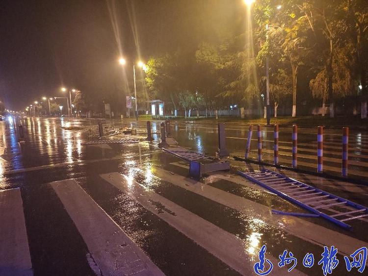 道路護欄.jpg 道路護欄.jpg