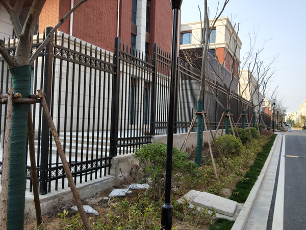 鋅鋼圍墻護(hù)欄 鋅鋼圍墻護(hù)欄