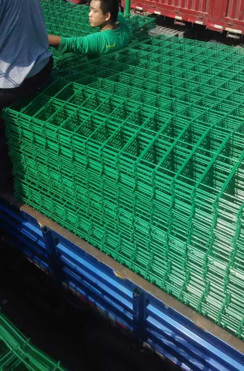 現(xiàn)貨雙邊絲護欄網(wǎng) 現(xiàn)貨雙邊絲護欄網(wǎng)