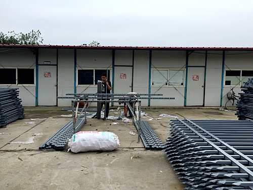 鋅鋼護(hù)欄組裝 鋅鋼護(hù)欄組裝