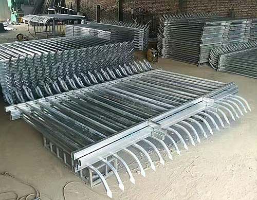 防攀爬鋅鋼護(hù)欄價格的生產(chǎn) 防攀爬鋅鋼護(hù)欄價格的生產(chǎn)